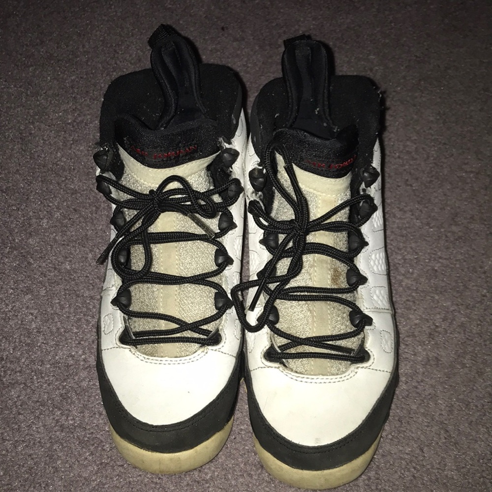 Air Jordan playoff 9s